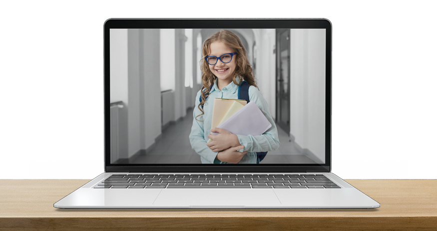 img-laptop-girl-with-table